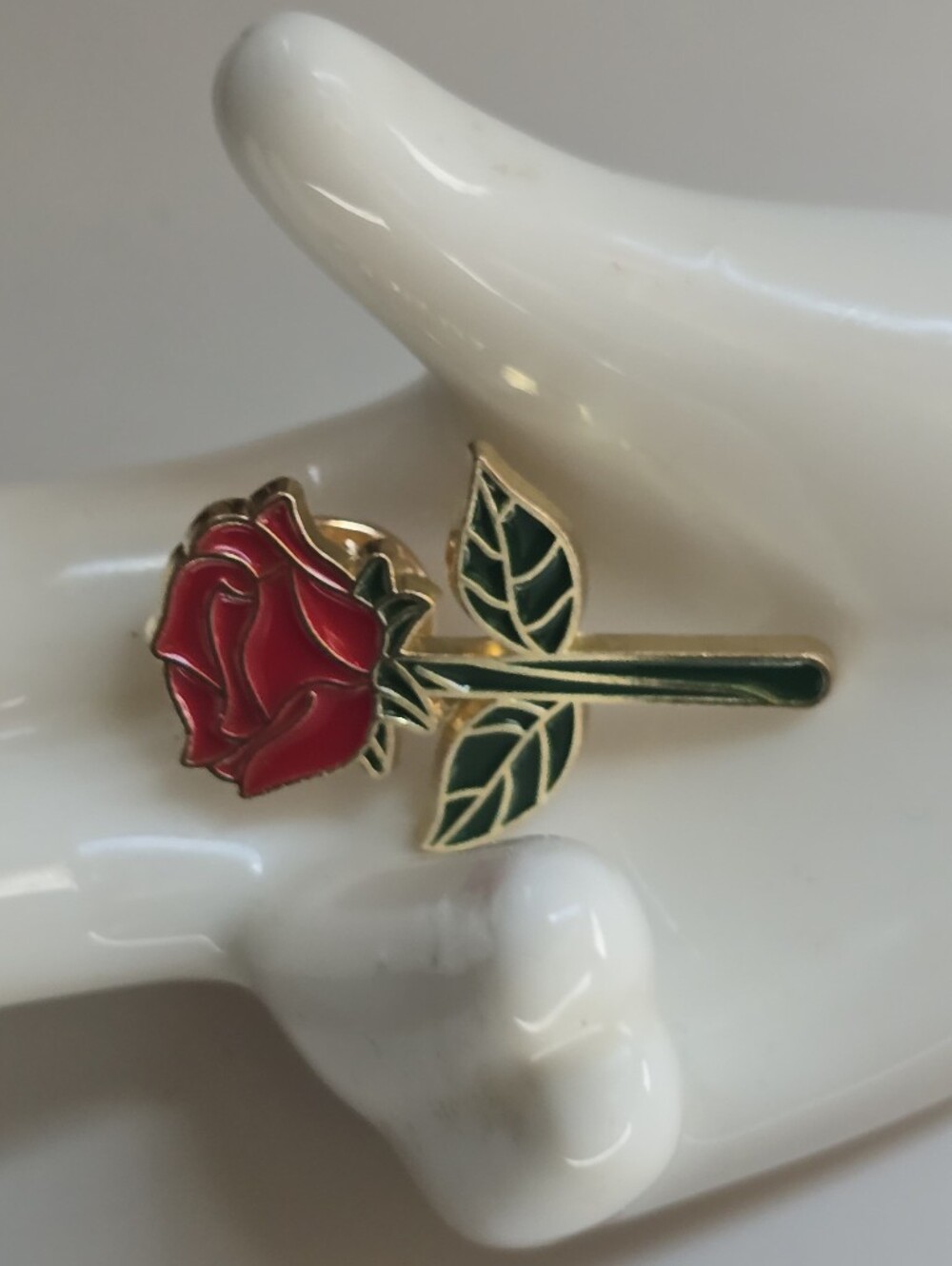 ⚘️ Red Rose Pin - Picture 3 of 6